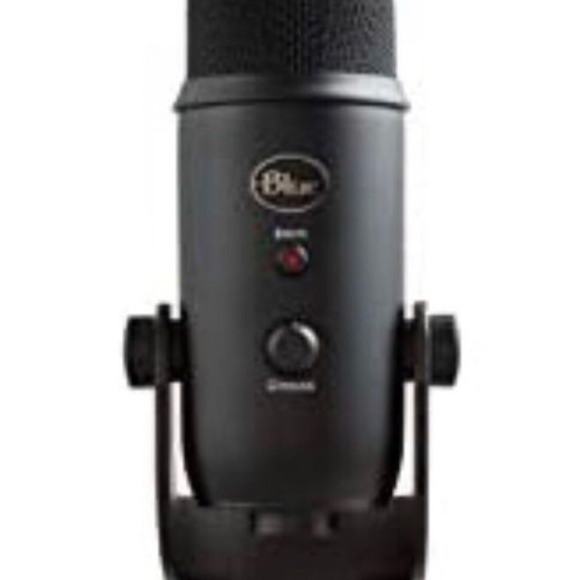 Blue Yeti USB Mic for Recording & Streaming on PC and Mac 3 Condenser Capsules